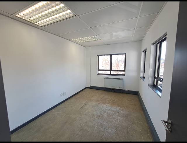 423M² OFFICE TO LET IN HYDE PARK